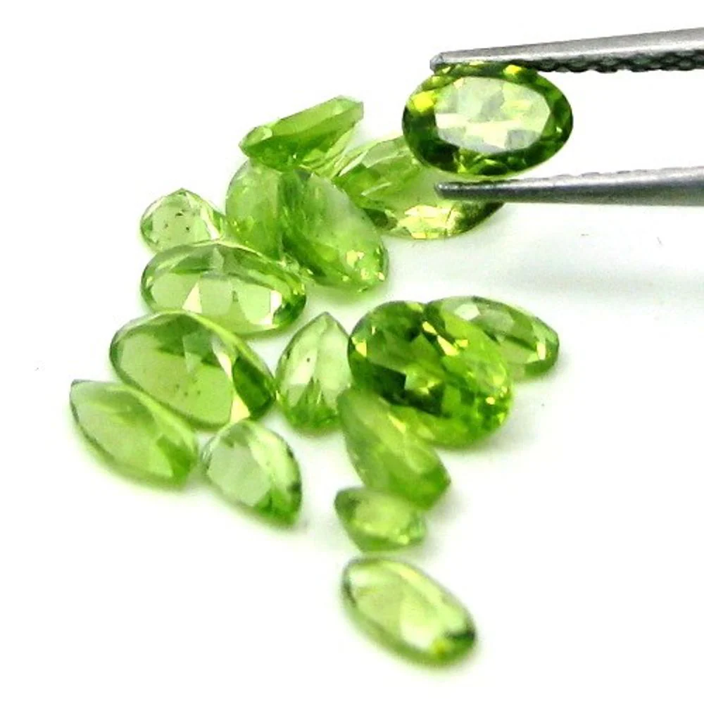 4.5Ct 17pc Wholesale Lot Natural Green Peridot Mix Cut Gemstone Parcel - Image 4